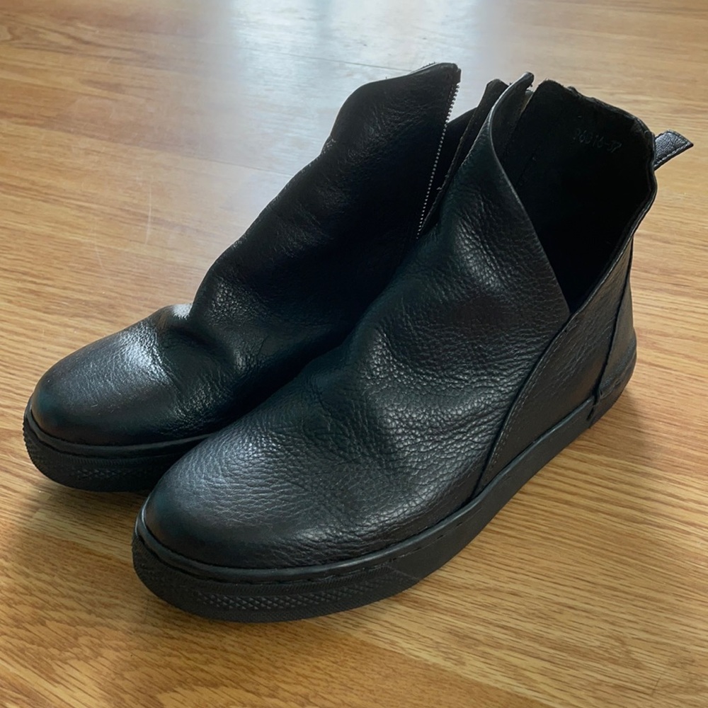 Yuko Imanishi black leather shoes